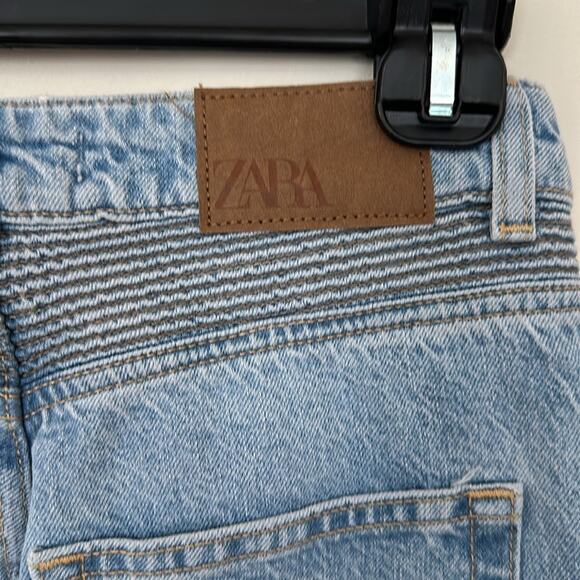 Zara Women’s Denim Blue Jeans size 4  Jeans  Mom Fit Biker Jean Knee detail - Picture 8 of 8
